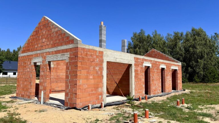 Ile kosztuje budowa domu 100 m² pod&nbsp;Łodzią w&nbsp;2026 roku?